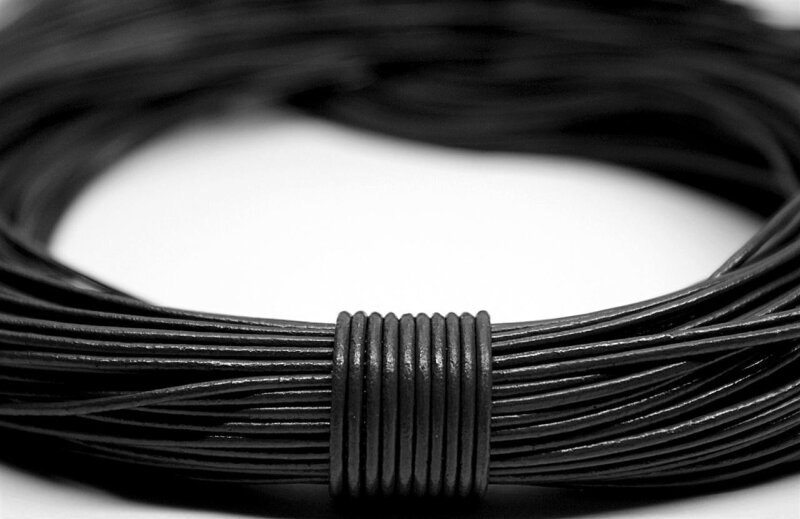 Lederband 1 Meter schwarz ca 1,5 mm für Ketten Ziegenrundriemen 